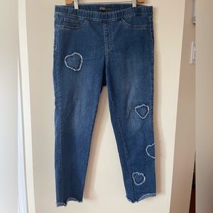 Elastic waist jeans heart details